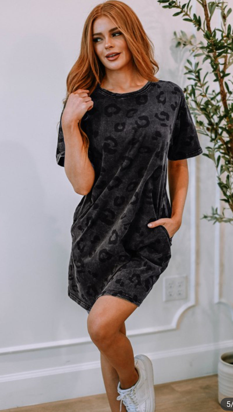 ARIN ACID WASH LEOPARD TSHIRT DRESS